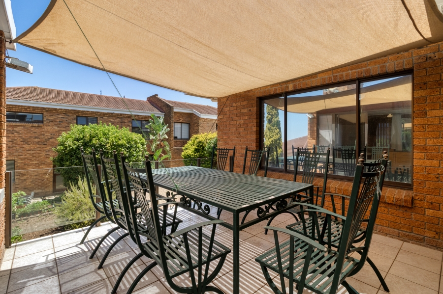 3 Bedroom Property for Sale in Die Wingerd Western Cape